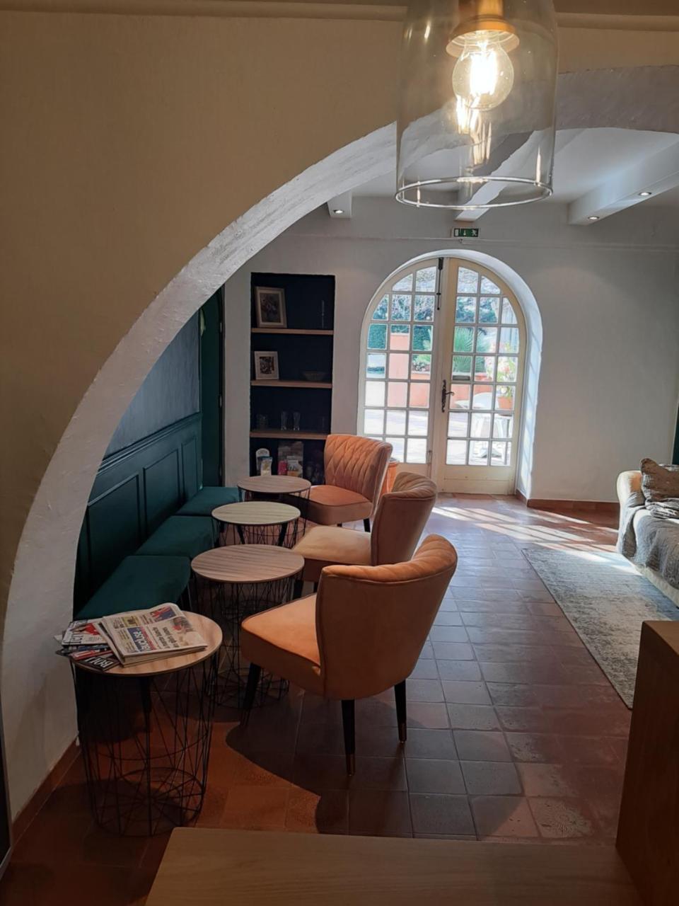 Logis Hotel Le Chene Vert Bollène Eksteriør bilde